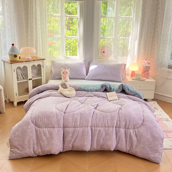 91家纺网 家纺一手货源 找家纺 VIP被业 2025新款云感棉双层纱豆豆绒冬被被子被芯 紫藤月影