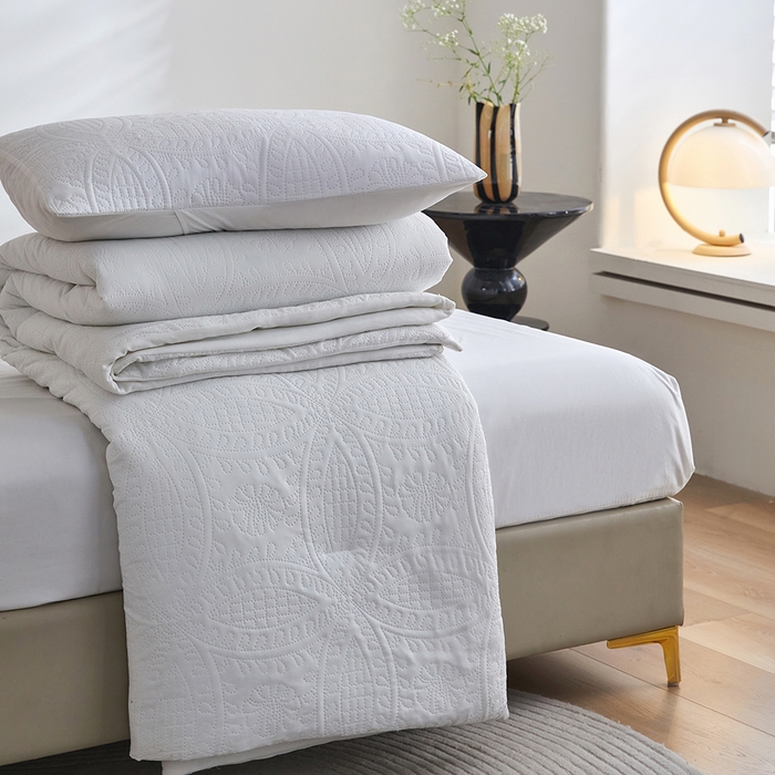 91家纺网 家纺一手货源 找家纺 （总）仲旺居家纺 2025新款浮雕胖被系列【如需定制 请联系商家】