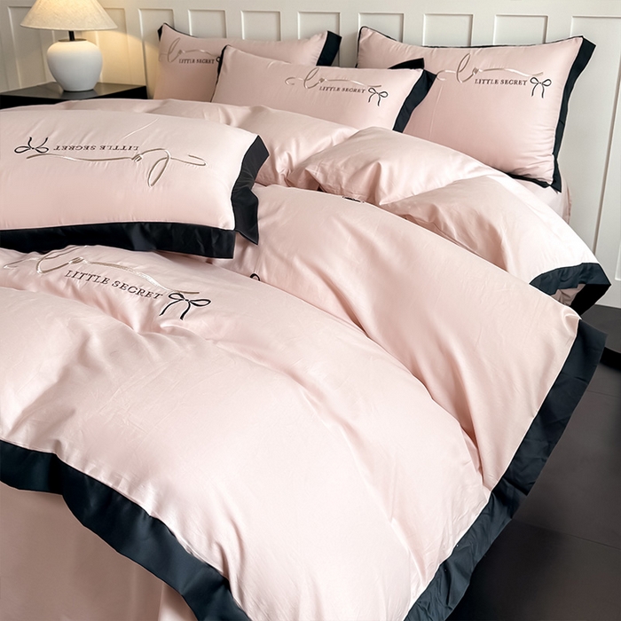 91家纺网 家纺一手货源 找家纺 理想家家纺 2025新款纯棉轻奢刺绣四件套-小秘密系列 小秘密-粉