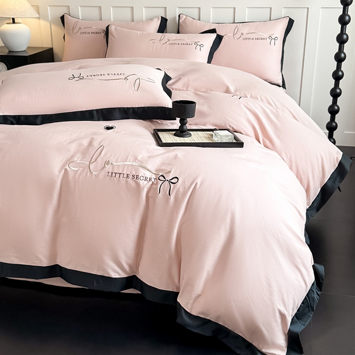 91家纺网 家纺一手货源 找家纺 理想家家纺 2025新款纯棉轻奢刺绣四件套-小秘密系列 小秘密-粉