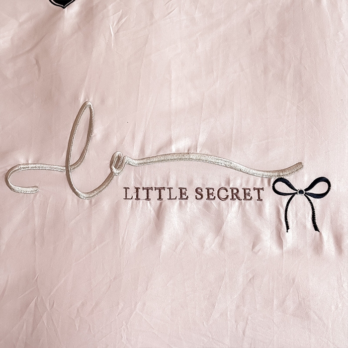 91家纺网 家纺一手货源 找家纺 理想家家纺 2025新款纯棉轻奢刺绣四件套-小秘密系列 小秘密-粉