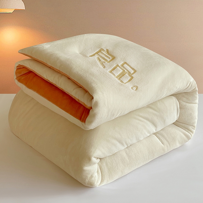 91家纺网 家纺一手货源 找家纺 云家 2025新款双面牛奶绒刺绣冬被跨境被子外贸冬季被芯 白+橙