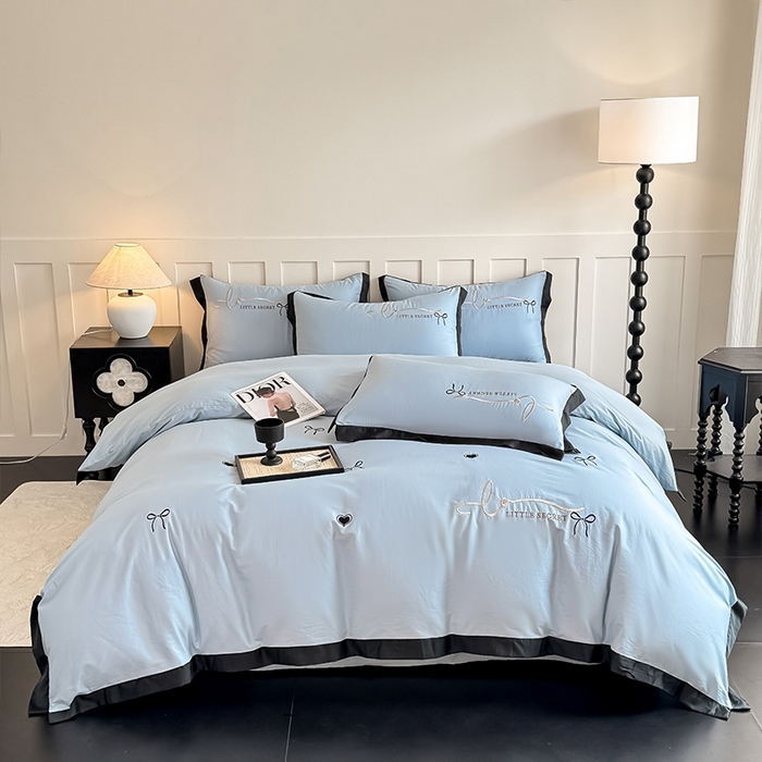 91家纺网 家纺一手货源 找家纺 理想家家纺 2025新款纯棉轻奢刺绣四件套-小秘密系列 小秘密-蓝