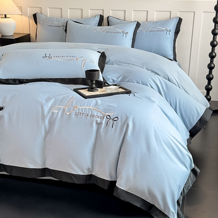 91家纺网 家纺一手货源 找家纺 理想家家纺 2025新款纯棉轻奢刺绣四件套-小秘密系列 小秘密-蓝