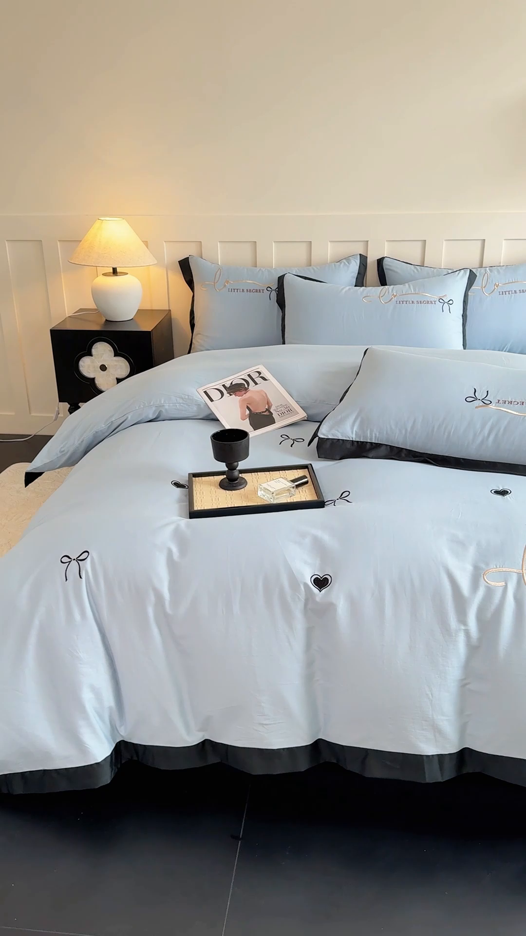 91家纺网 家纺一手货源 找家纺 理想家家纺 2025新款纯棉轻奢刺绣四件套-小秘密系列 小秘密-蓝