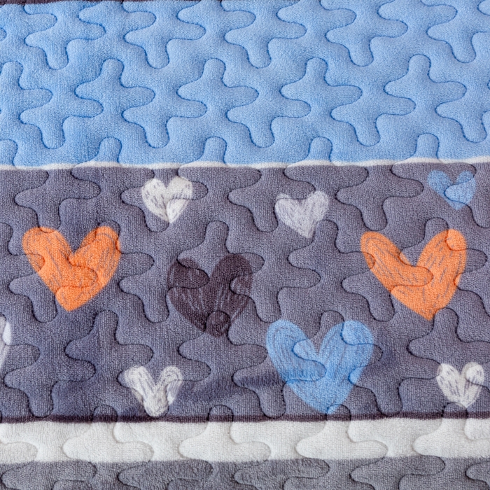 91家纺网 家纺一手货源 找家纺 梓依家纺 2025新款牛奶绒花边单床盖三件套四件套 爱心点点