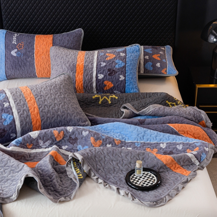 91家纺网 家纺一手货源 找家纺 梓依家纺 2025新款牛奶绒花边单床盖三件套四件套 爱心点点