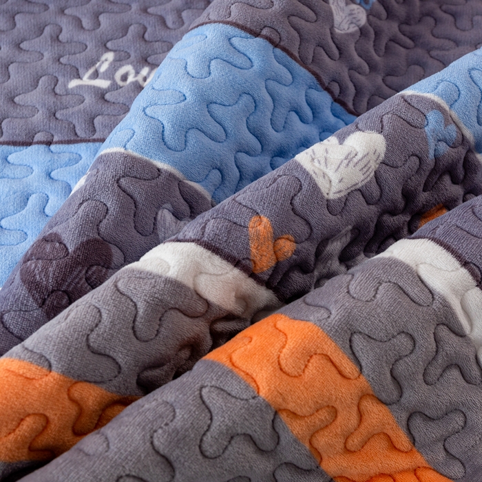 91家纺网 家纺一手货源 找家纺 梓依家纺 2025新款牛奶绒花边单床盖三件套四件套 爱心点点