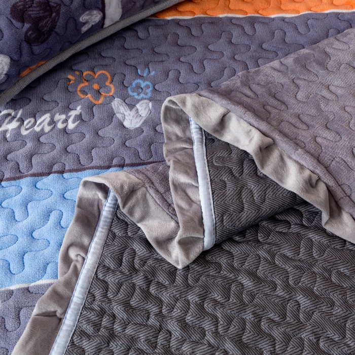 91家纺网 家纺一手货源 找家纺 梓依家纺 2025新款牛奶绒花边单床盖三件套四件套 爱心点点