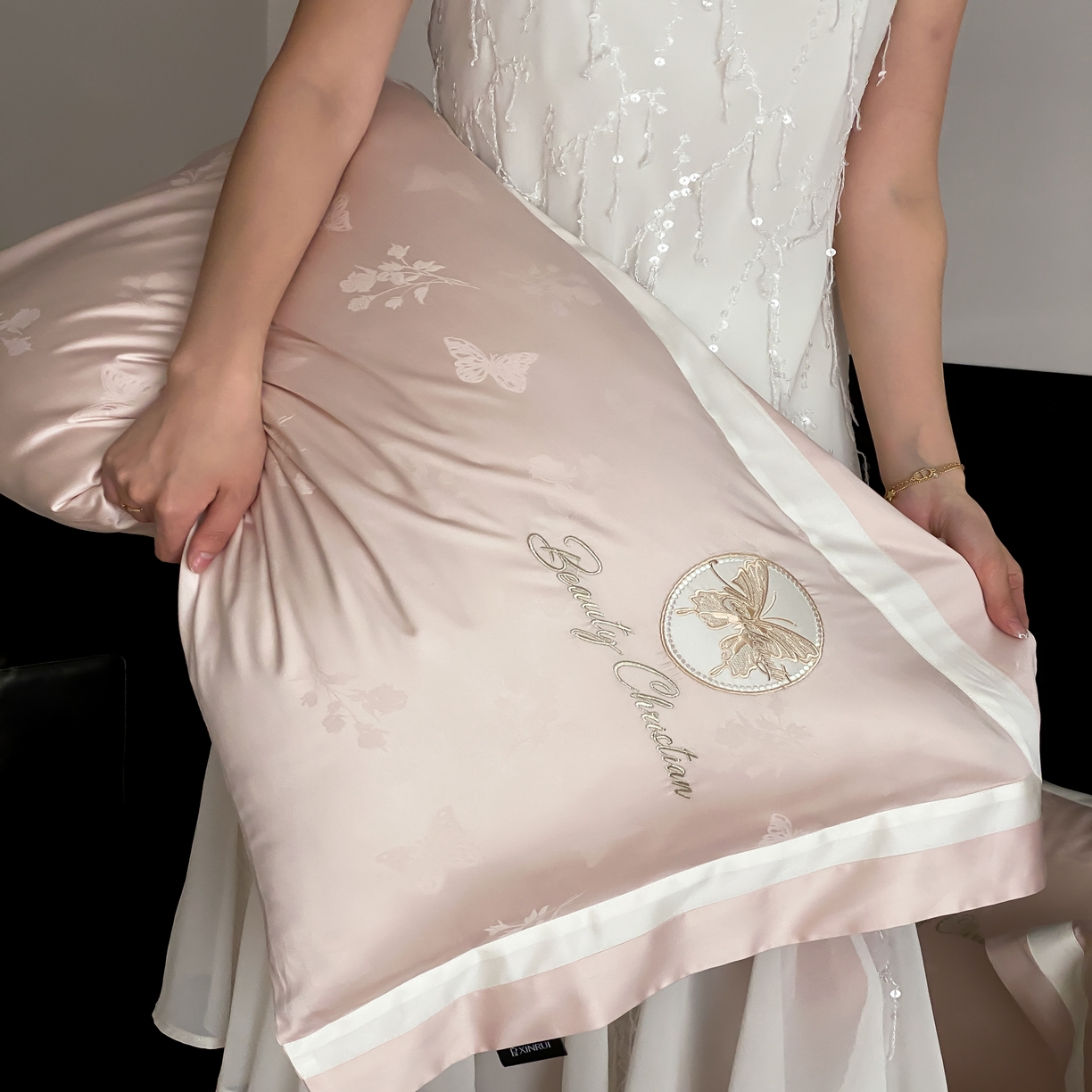 91家纺网 家纺一手货源 找家纺 馨蕊家居 2025新款四件套-棉曼妙 曼妙-蔷薇粉