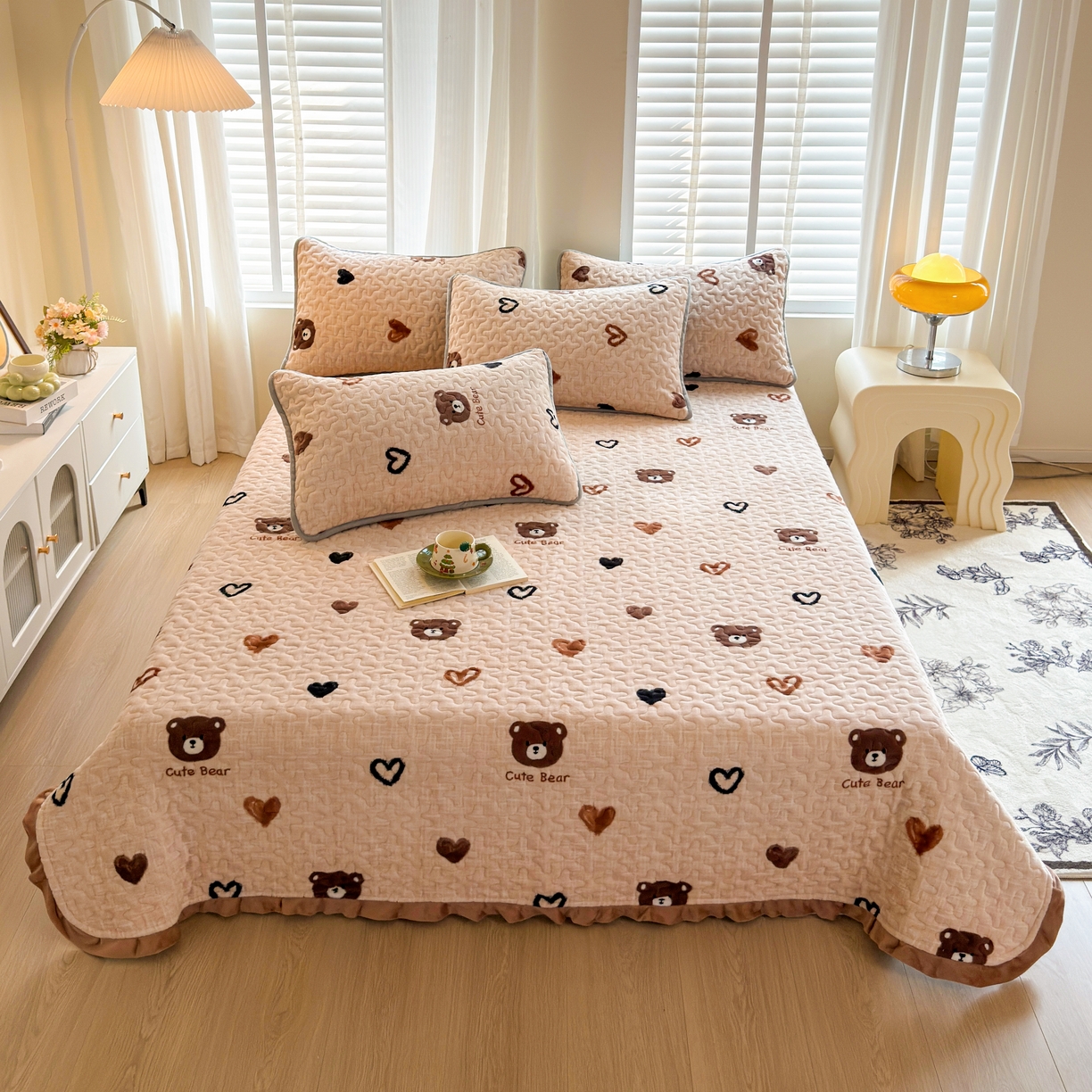91家纺网 家纺一手货源 找家纺 梓依家纺 2025新款牛奶绒花边单床盖三件套四件套 爱心熊