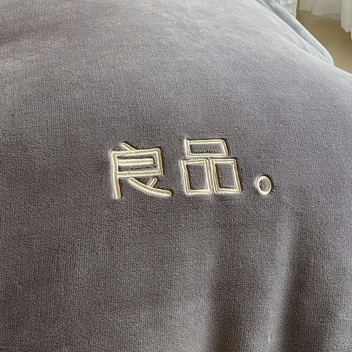 91家纺网 家纺一手货源 找家纺 云家 2025新款双面牛奶绒刺绣冬被跨境被子外贸冬季被芯 灰+驼