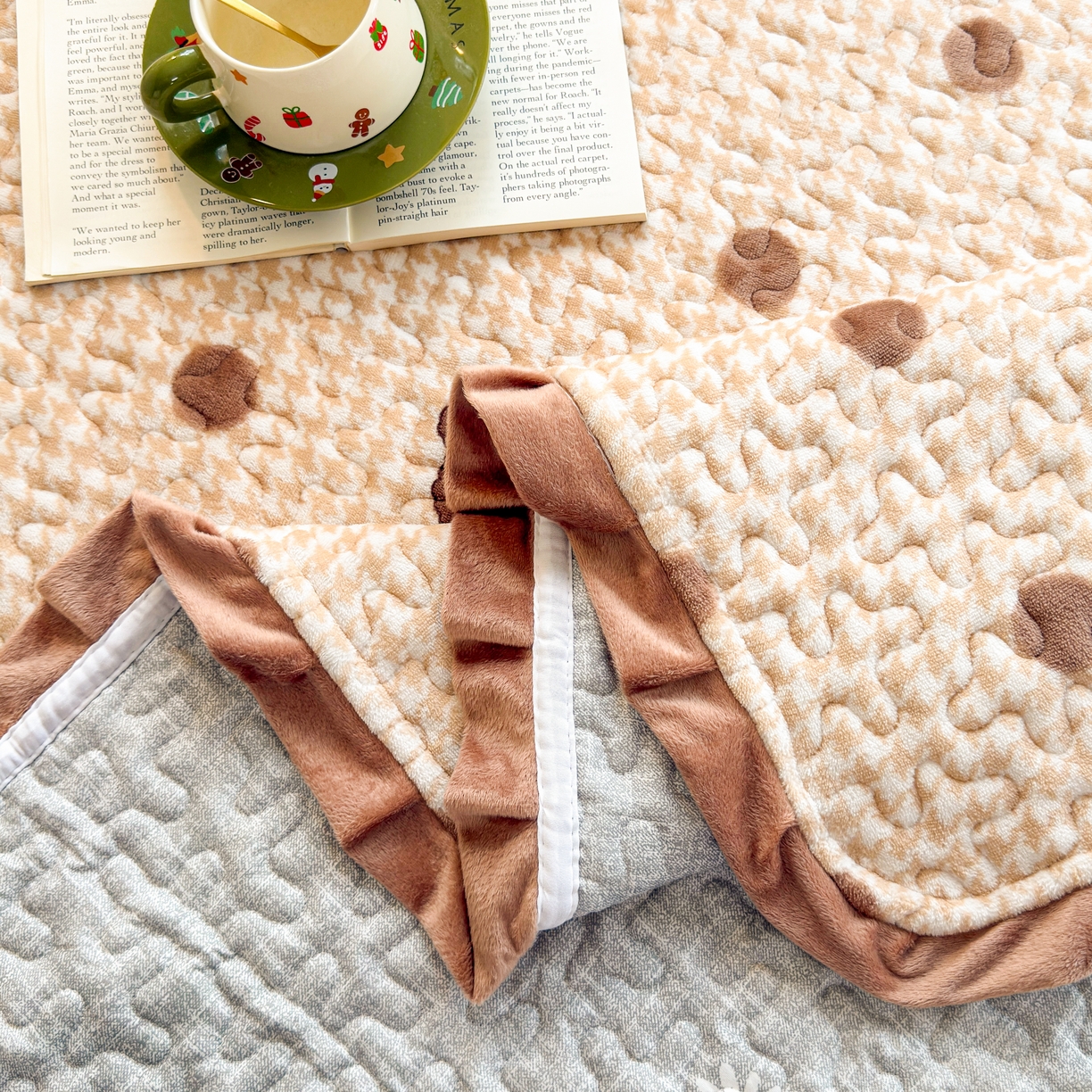 91家纺网 家纺一手货源 找家纺 梓依家纺 2025新款牛奶绒花边单床盖三件套四件套 波点熊