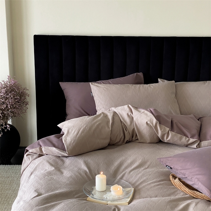 91家纺网 家纺一手货源 找家纺 玉宇阁家居 2025秋冬新品磨毛大提花四件套  简约款 云玺-玄霜紫玉