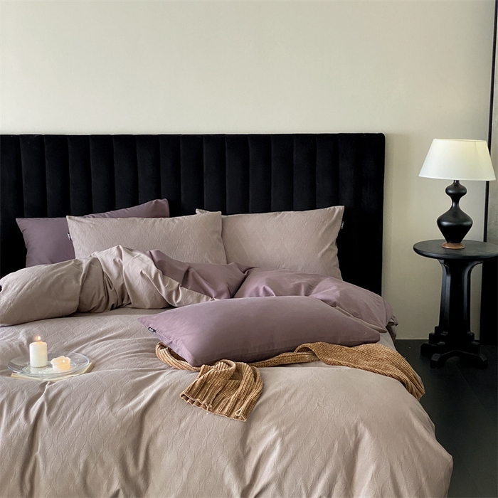 91家纺网 家纺一手货源 找家纺 玉宇阁家居 2025秋冬新品磨毛大提花四件套  简约款 云玺-玄霜紫玉