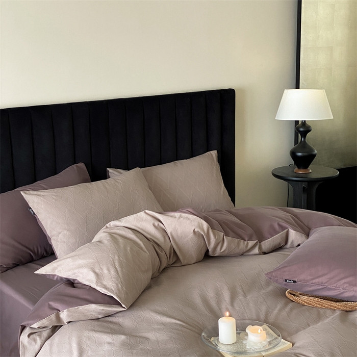 91家纺网 家纺一手货源 找家纺 玉宇阁家居 2025秋冬新品磨毛大提花四件套  简约款 云玺-玄霜紫玉