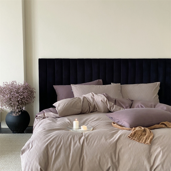 91家纺网 家纺一手货源 找家纺 玉宇阁家居 2025秋冬新品磨毛大提花四件套  简约款 云玺-玄霜紫玉