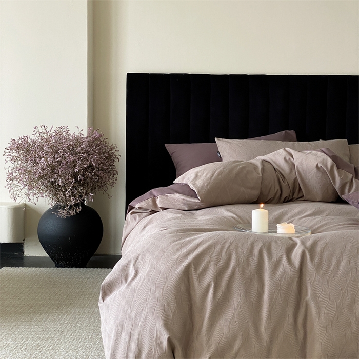 91家纺网 家纺一手货源 找家纺 玉宇阁家居 2025秋冬新品磨毛大提花四件套  简约款 云玺-玄霜紫玉