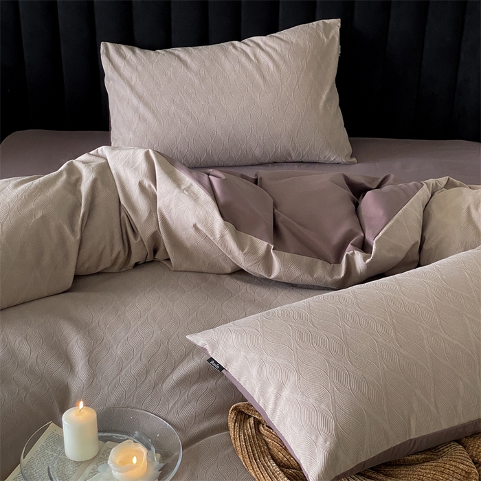 91家纺网 家纺一手货源 找家纺 玉宇阁家居 2025秋冬新品磨毛大提花四件套  简约款 云玺-玄霜紫玉