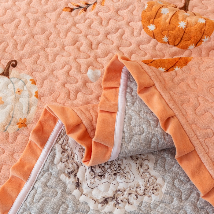 91家纺网 家纺一手货源 找家纺 梓依家纺 2025新款牛奶绒花边单床盖三件套四件套 可爱南瓜-卡其