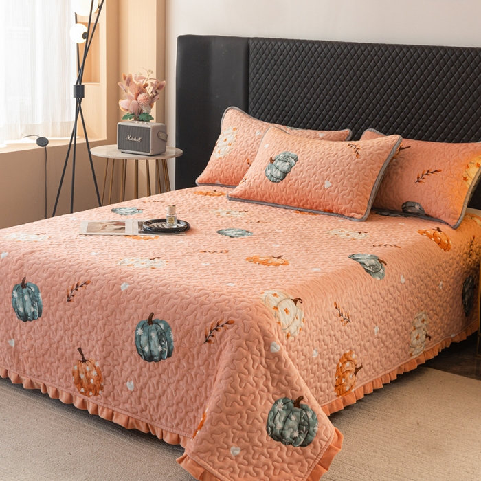 91家纺网 家纺一手货源 找家纺 梓依家纺 2025新款牛奶绒花边单床盖三件套四件套 可爱南瓜-卡其