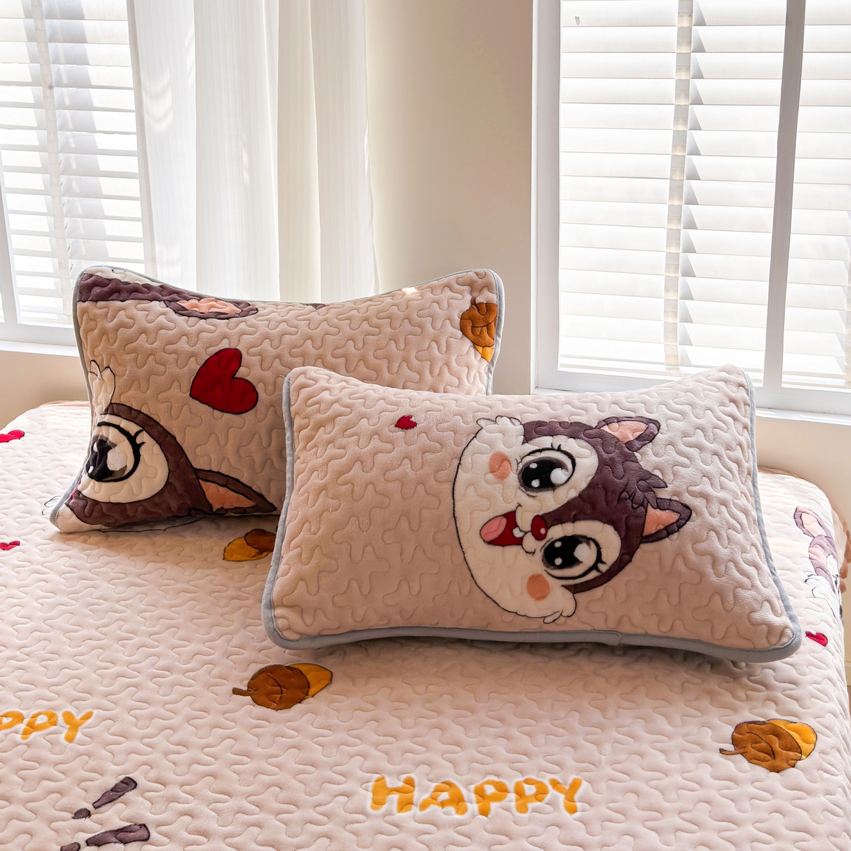 91家纺网 家纺一手货源 找家纺 梓依家纺 2025新款牛奶绒花边单床盖三件套四件套 可爱松鼠