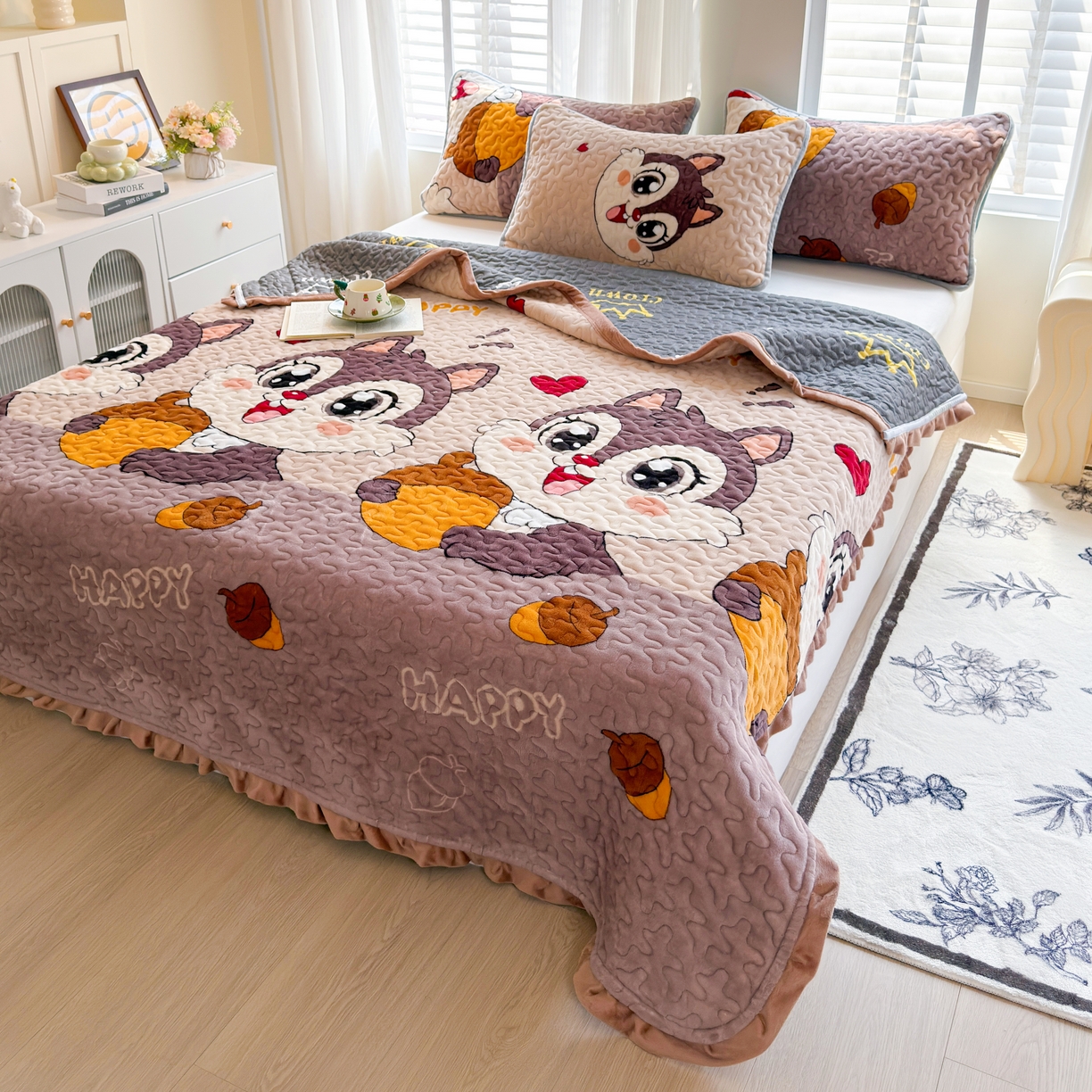 91家纺网 家纺一手货源 找家纺 梓依家纺 2025新款牛奶绒花边单床盖三件套四件套 可爱松鼠