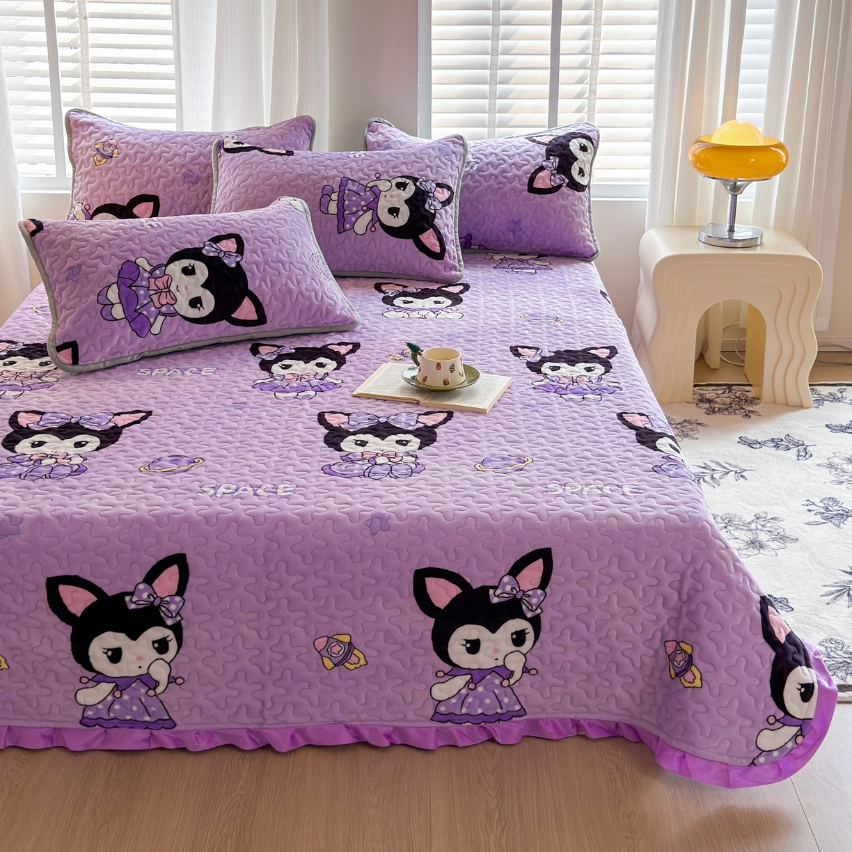 91家纺网 家纺一手货源 找家纺 梓依家纺 2025新款牛奶绒花边单床盖三件套四件套 库洛米