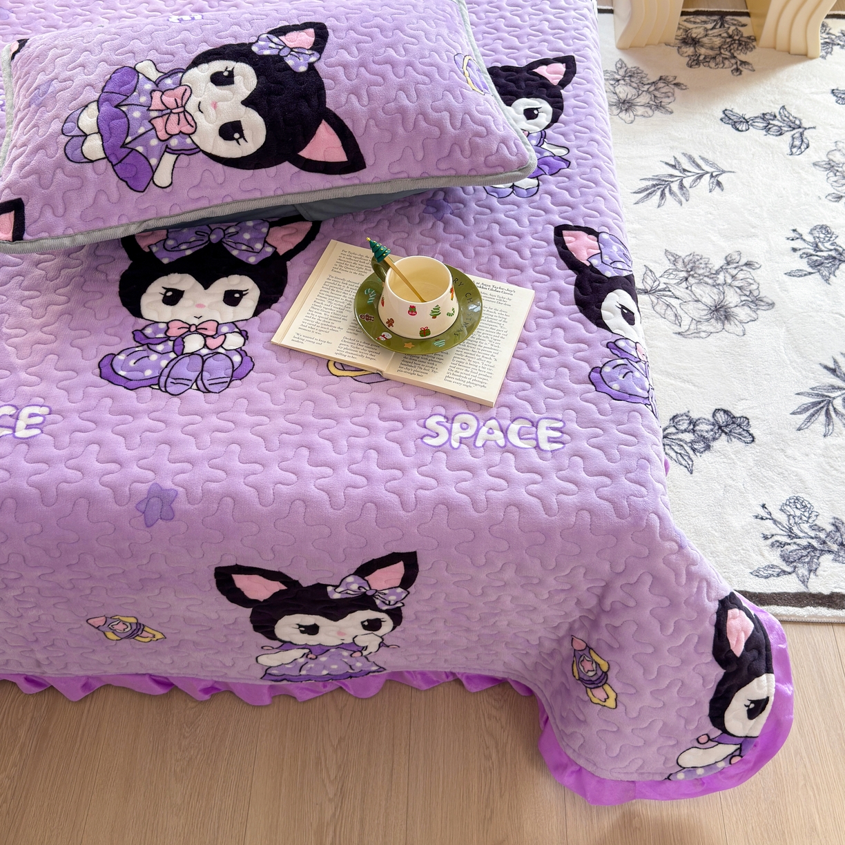 91家纺网 家纺一手货源 找家纺 梓依家纺 2025新款牛奶绒花边单床盖三件套四件套 库洛米