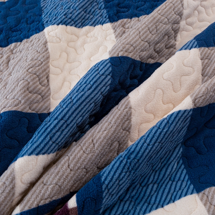 91家纺网 家纺一手货源 找家纺 梓依家纺 2025新款牛奶绒花边单床盖三件套四件套 蓝白条纹格