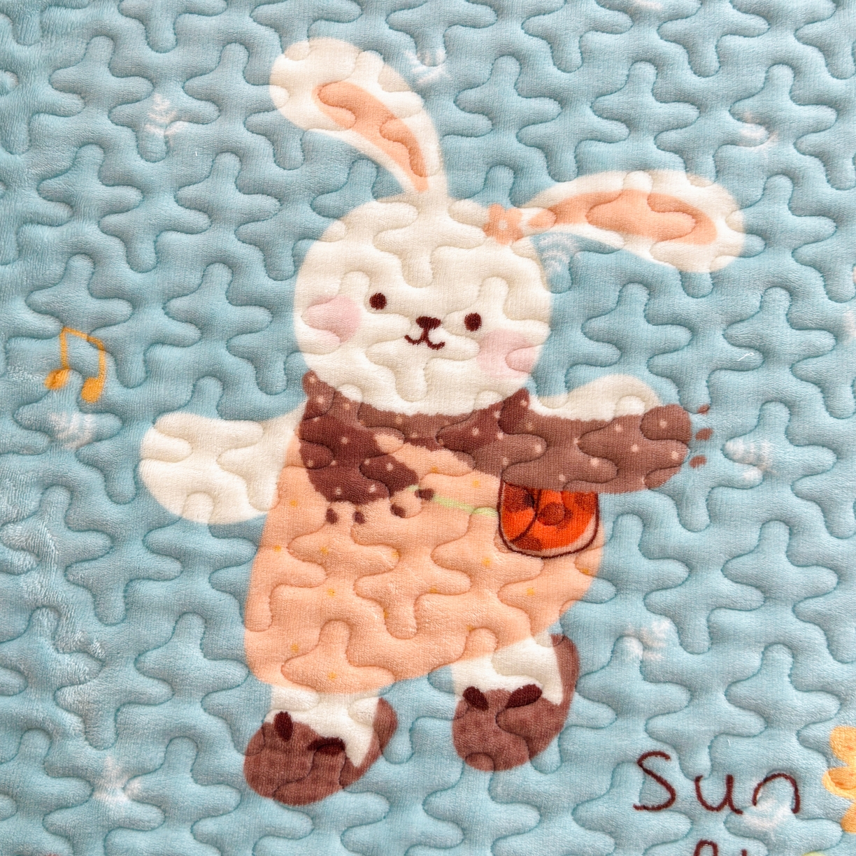 91家纺网 家纺一手货源 找家纺 梓依家纺 2025新款牛奶绒花边单床盖三件套四件套 萌兔乐园-蓝