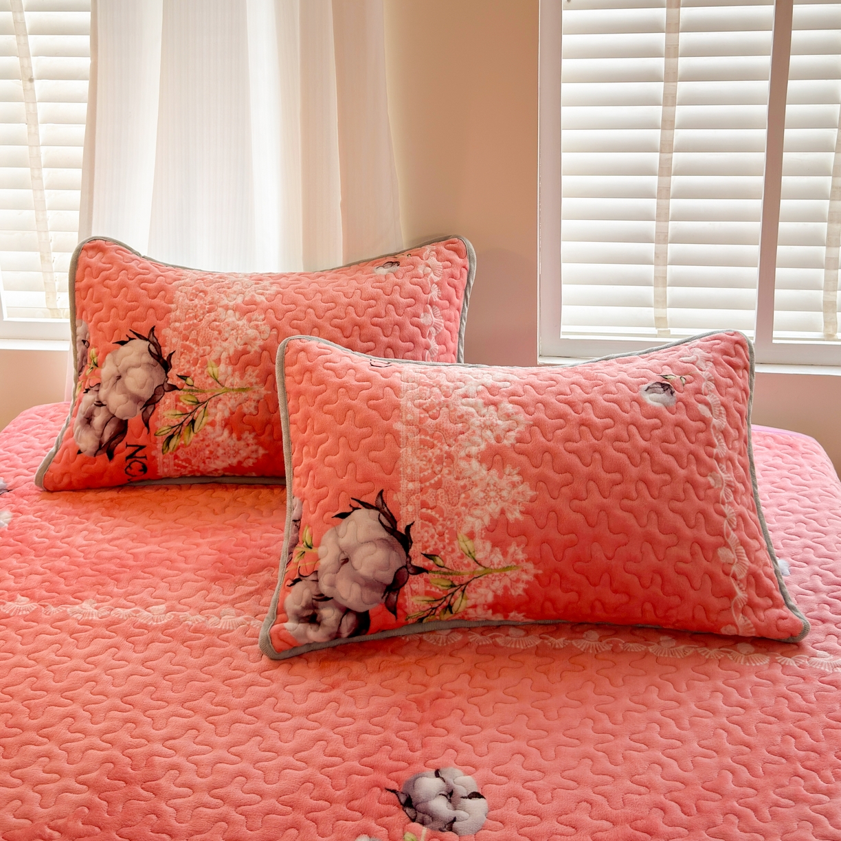 91家纺网 家纺一手货源 找家纺 梓依家纺 2025新款牛奶绒花边单床盖三件套四件套 绵绵细雨