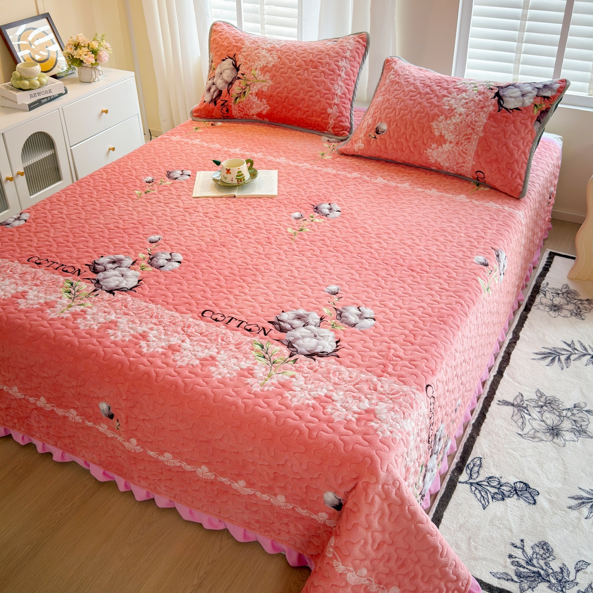 91家纺网 家纺一手货源 找家纺 梓依家纺 2025新款牛奶绒花边单床盖三件套四件套 绵绵细雨