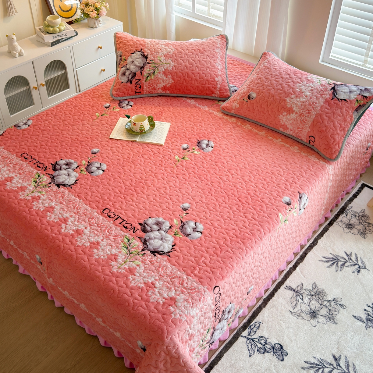 91家纺网 家纺一手货源 找家纺 梓依家纺 2025新款牛奶绒花边单床盖三件套四件套 绵绵细雨