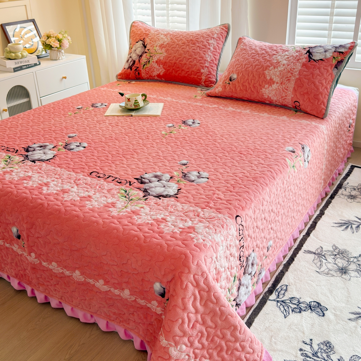 91家纺网 家纺一手货源 找家纺 梓依家纺 2025新款牛奶绒花边单床盖三件套四件套 绵绵细雨