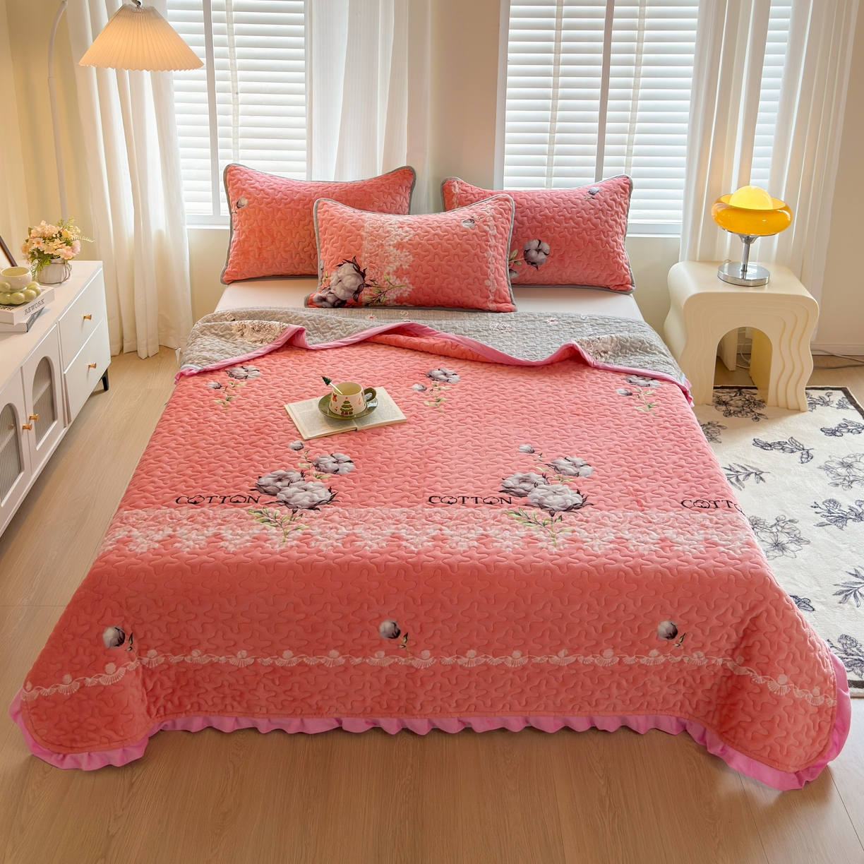 91家纺网 家纺一手货源 找家纺 梓依家纺 2025新款牛奶绒花边单床盖三件套四件套 绵绵细雨