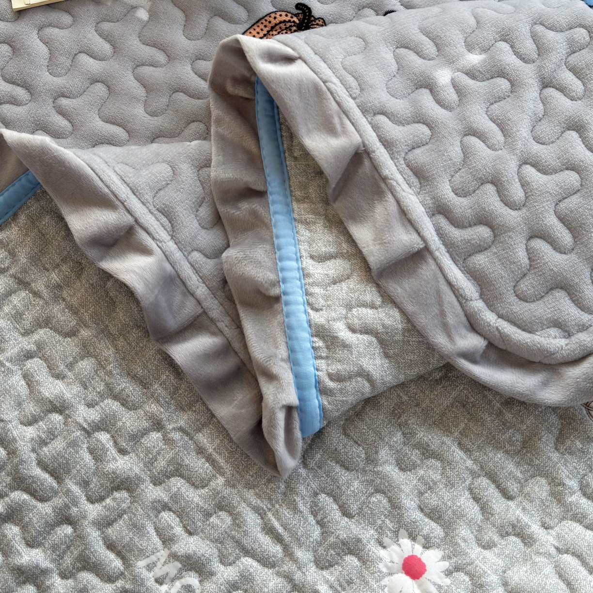 91家纺网 家纺一手货源 找家纺 梓依家纺 2025新款牛奶绒花边单床盖三件套四件套 奇趣南瓜