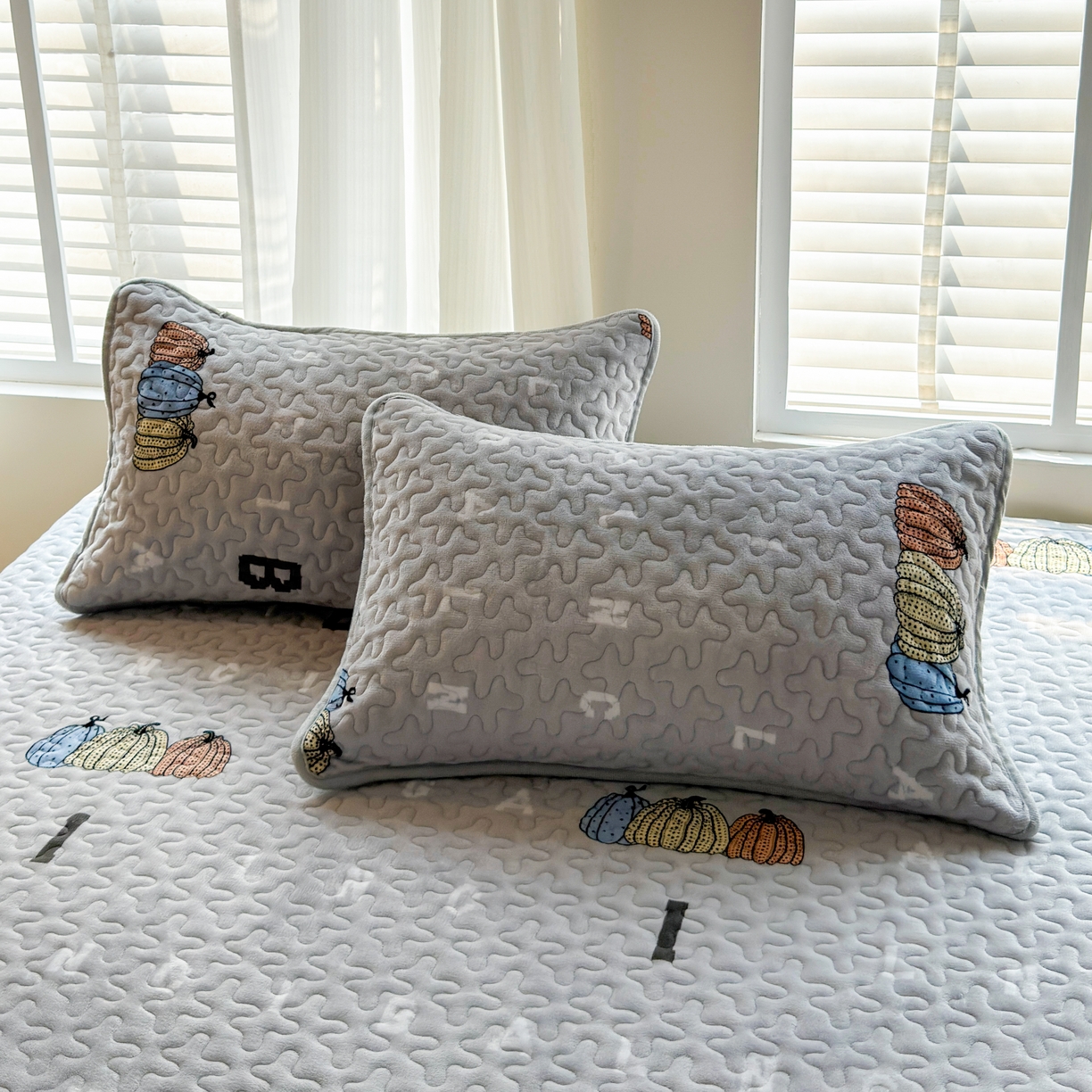 91家纺网 家纺一手货源 找家纺 梓依家纺 2025新款牛奶绒花边单床盖三件套四件套 奇趣南瓜