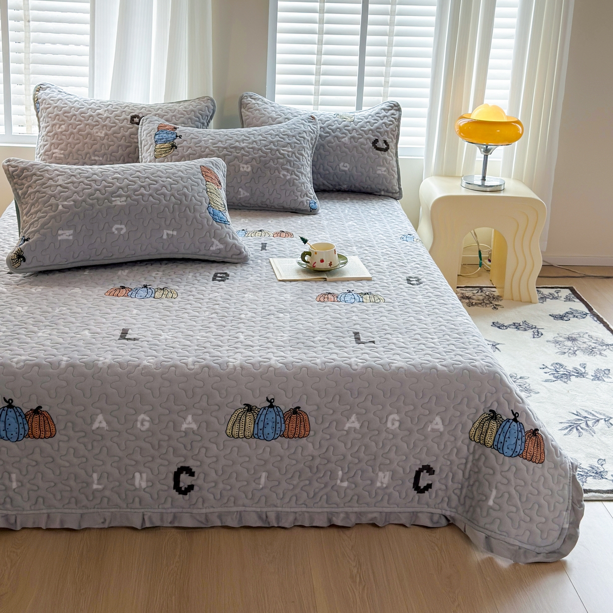 91家纺网 家纺一手货源 找家纺 梓依家纺 2025新款牛奶绒花边单床盖三件套四件套 奇趣南瓜