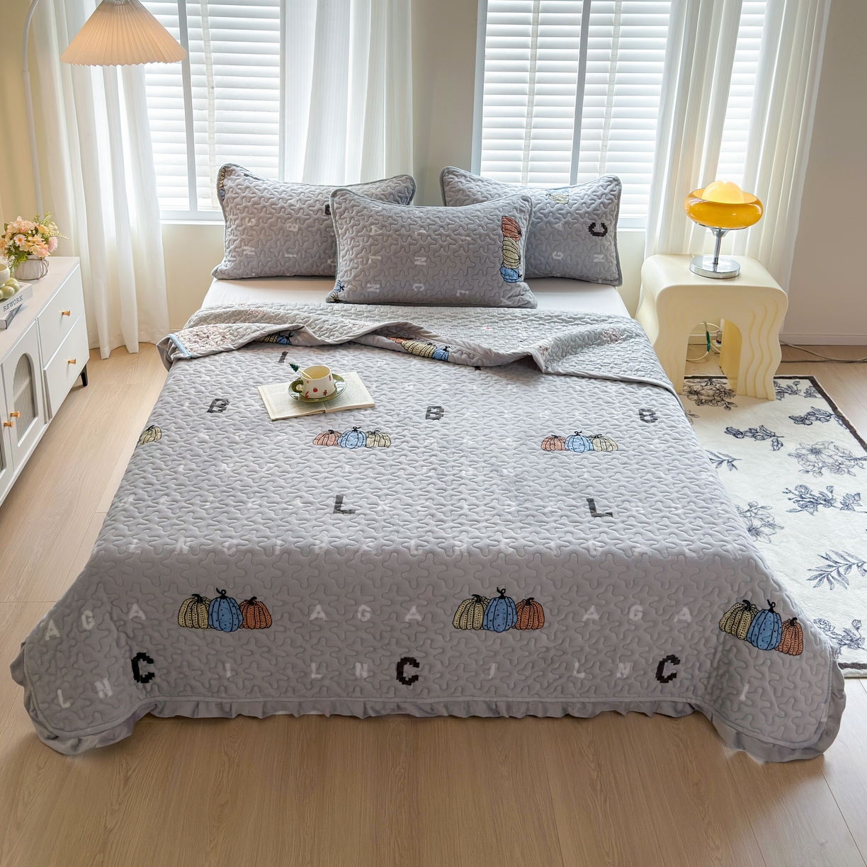 91家纺网 家纺一手货源 找家纺 梓依家纺 2025新款牛奶绒花边单床盖三件套四件套 奇趣南瓜