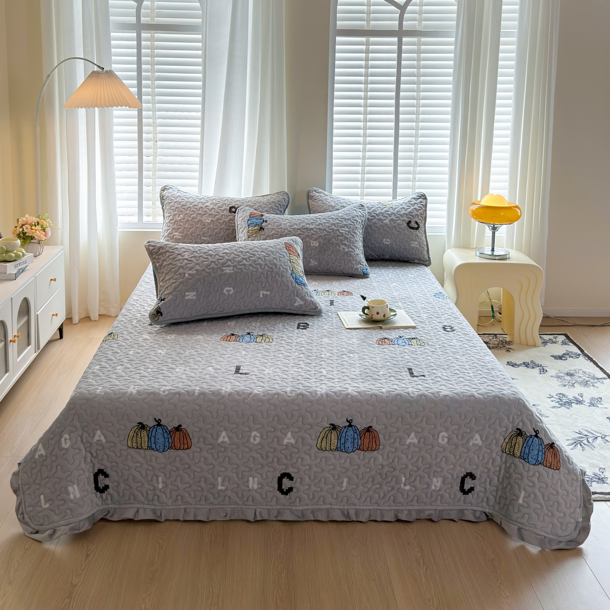 91家纺网 家纺一手货源 找家纺 梓依家纺 2025新款牛奶绒花边单床盖三件套四件套 奇趣南瓜