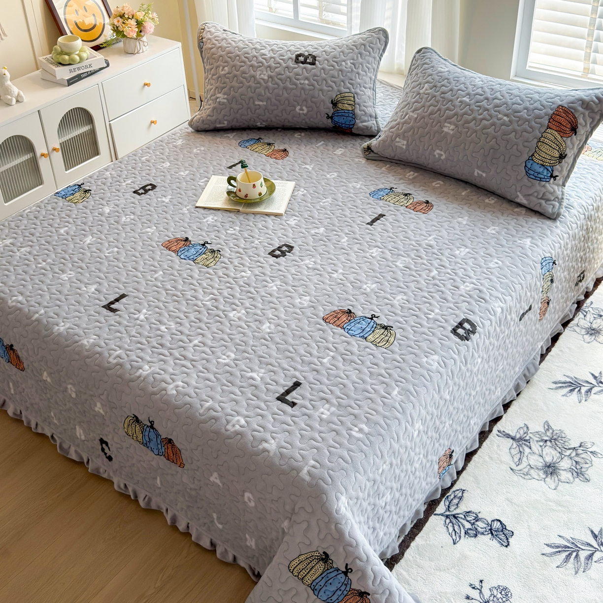 91家纺网 家纺一手货源 找家纺 梓依家纺 2025新款牛奶绒花边单床盖三件套四件套 奇趣南瓜