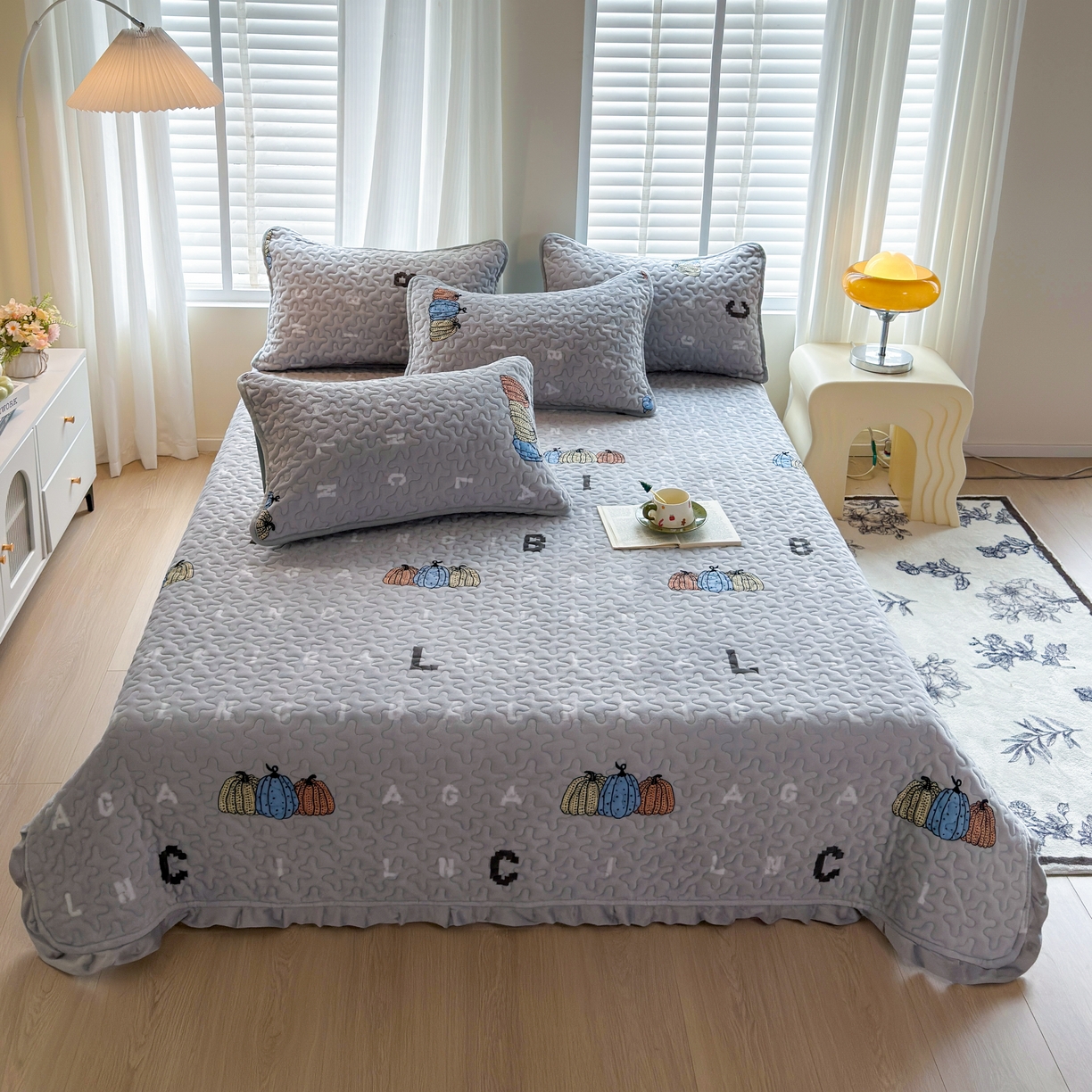 梓依家纺 2025新款牛奶绒花边单床盖三件套四件套 奇趣南瓜