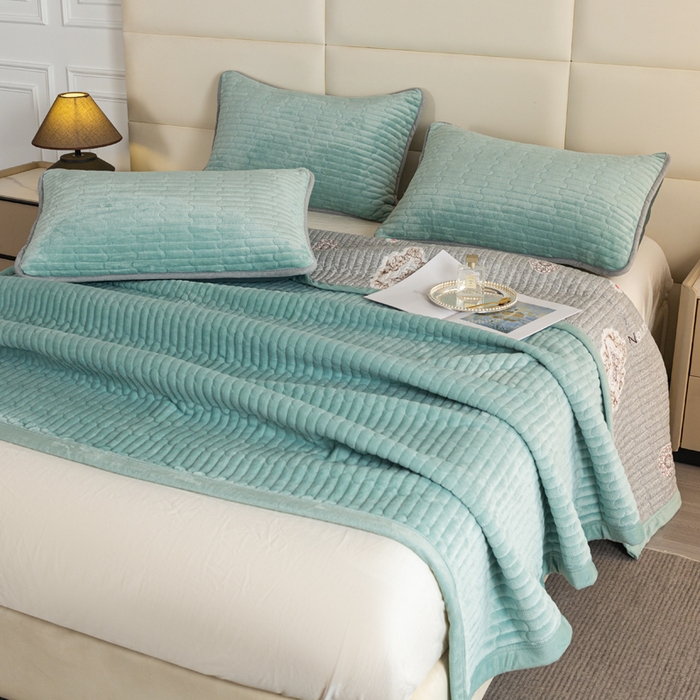 91家纺网 家纺一手货源 找家纺 梓依家纺 2025新款牛奶绒花边单床盖三件套四件套 海盐蓝