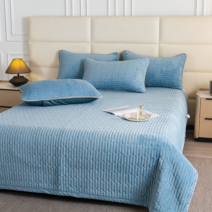 91家纺网 家纺一手货源 找家纺 梓依家纺 2025新款牛奶绒花边单床盖三件套四件套 海洋蓝