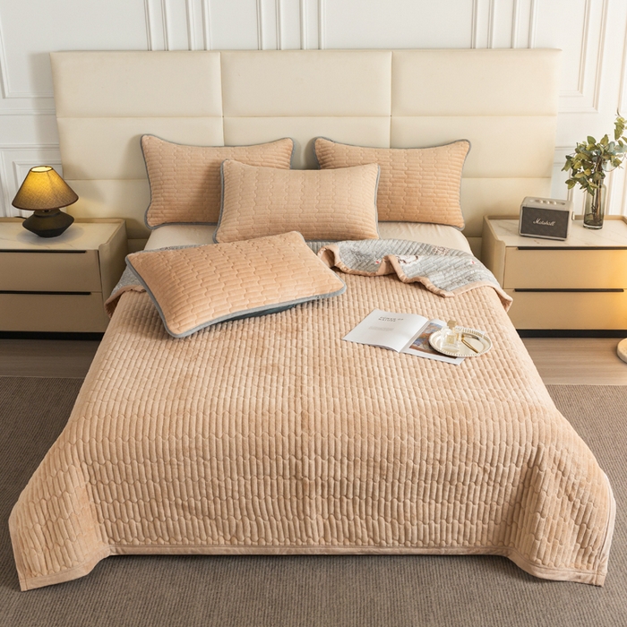 91家纺网 家纺一手货源 找家纺 梓依家纺 2025新款牛奶绒花边单床盖三件套四件套 奶茶色