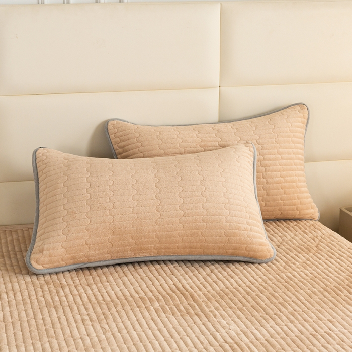 91家纺网 家纺一手货源 找家纺 梓依家纺 2025新款牛奶绒花边单床盖三件套四件套 奶茶色