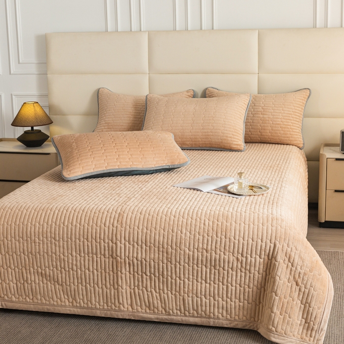 91家纺网 家纺一手货源 找家纺 梓依家纺 2025新款牛奶绒花边单床盖三件套四件套 奶茶色