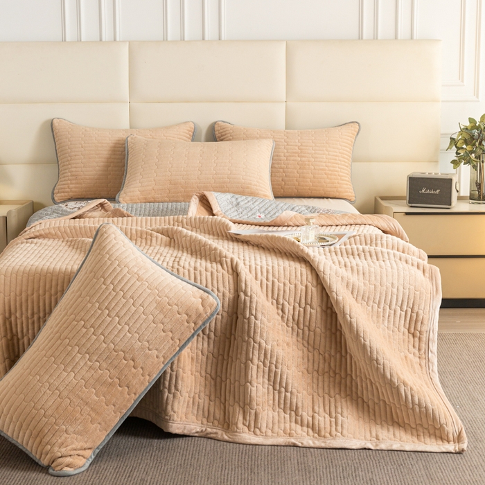 91家纺网 家纺一手货源 找家纺 梓依家纺 2025新款牛奶绒花边单床盖三件套四件套 奶茶色