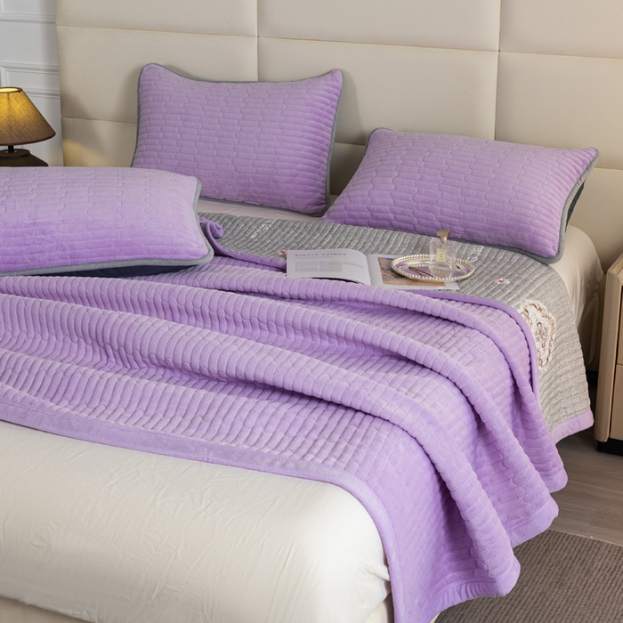 91家纺网 家纺一手货源 找家纺 梓依家纺 2025新款牛奶绒花边单床盖三件套四件套 奶油紫